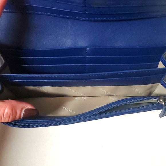 Burberry navy patten leather and canvas signature wallet. - Picture 5 of 13